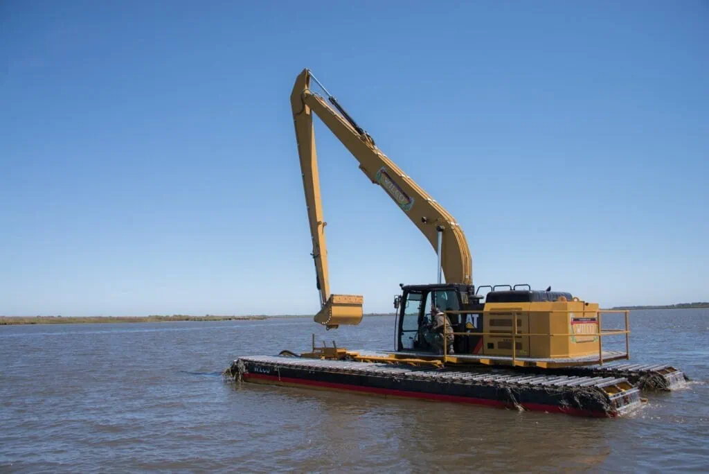 amphibious excavator6