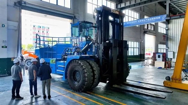 biggest forklift5