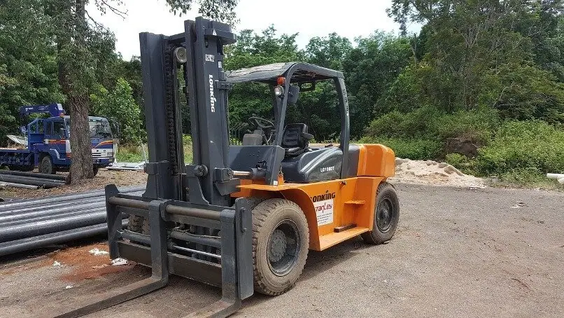 rough terrain forklift truck