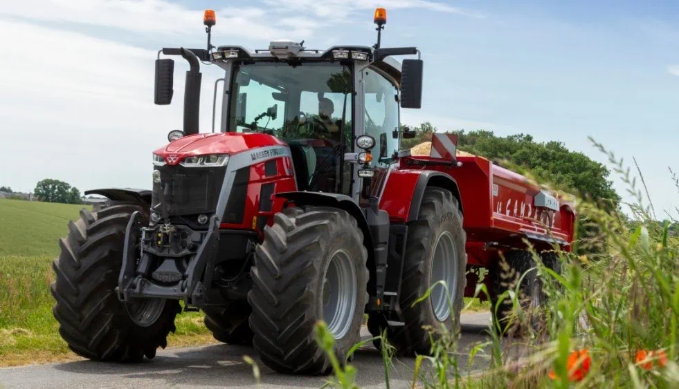 Massey Ferguson 8S