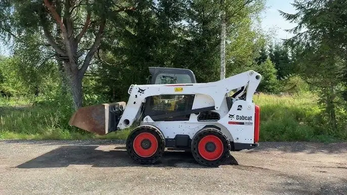 larger Bobcat S850 skid steer